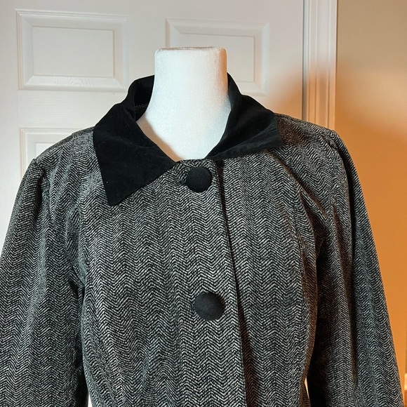 VGT D. Terrell Black Grey Chevron Print Mid Length Button Coat Size 12 Cotton - Picture 2 of 7